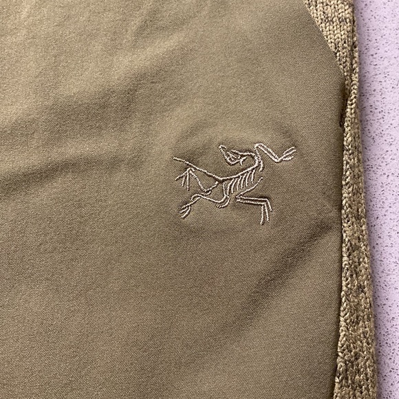 Arc’teryx Women’s Army Green fleece sweater - Picture 5 of 12